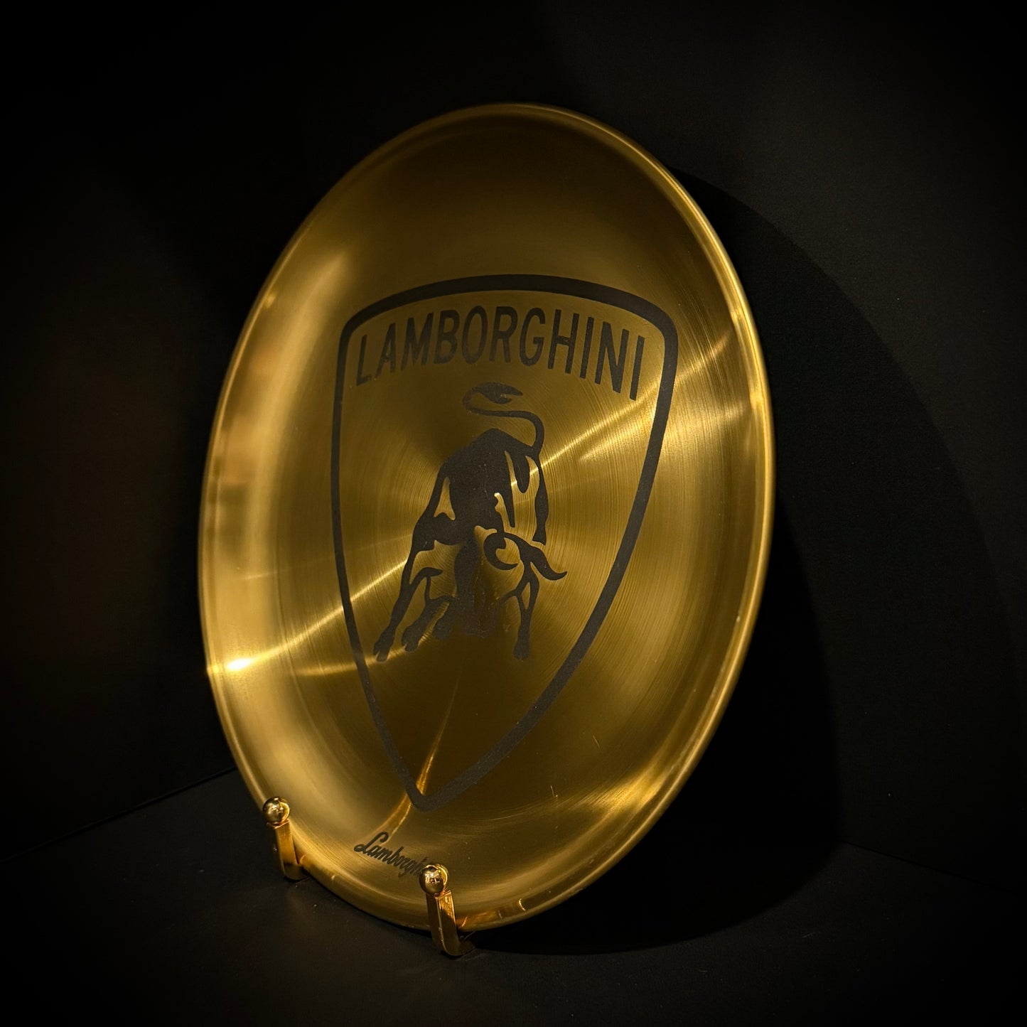 Display Plate – Bull-Inspired Engraved Crest