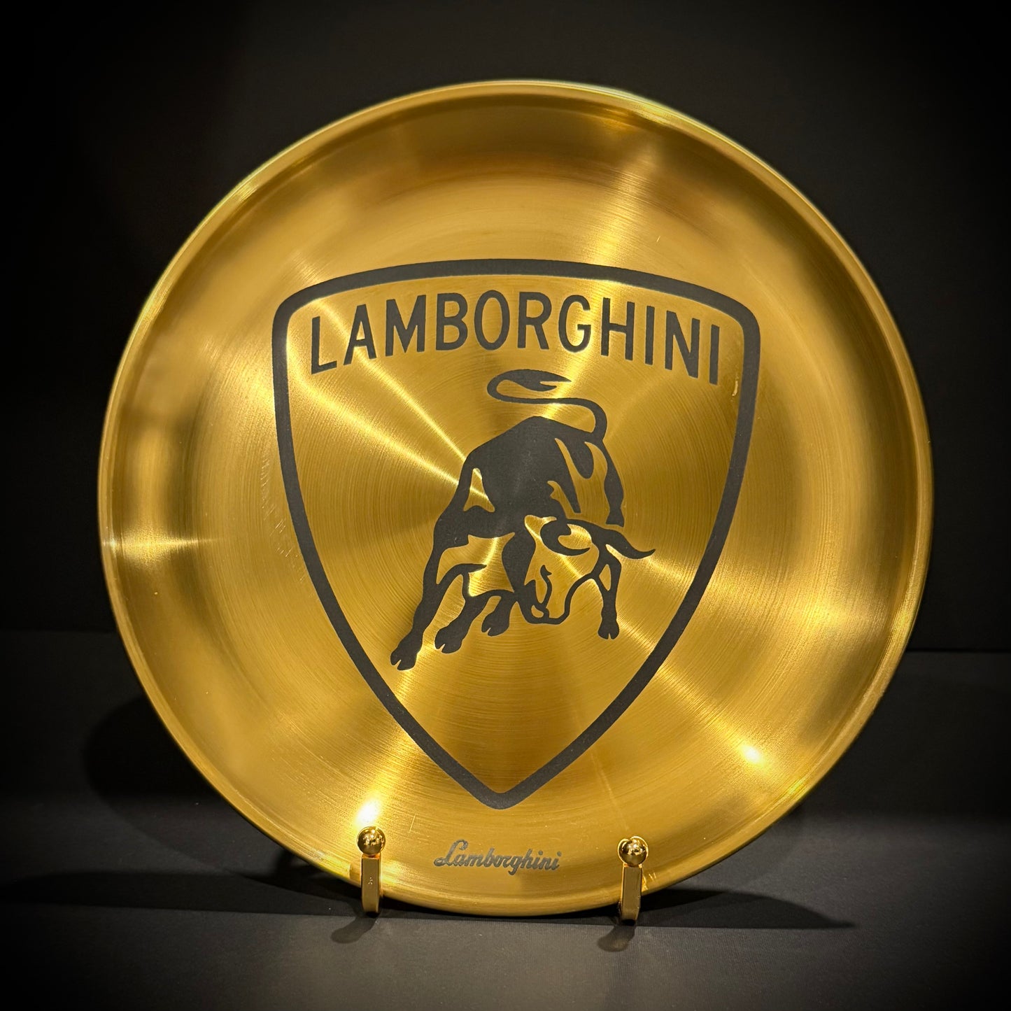 Display Plate – Bull-Inspired Engraved Crest